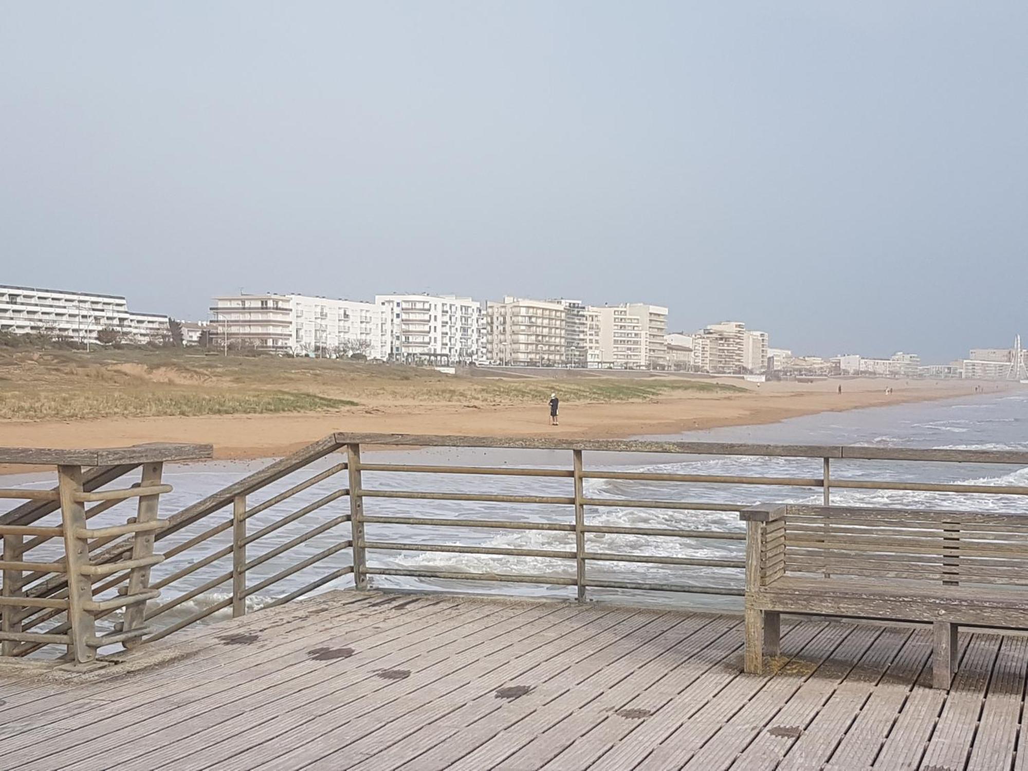 Appartement T2 Vue Mer Les Pieds Dans L'Eau Avec Parking Prive Saint-Jean-de-Monts Exterior photo